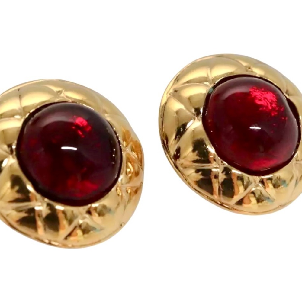 CHANEL VINTAGE 1980’s RED GRIPOIX AND 24K GOLD MATELASSE EDGING.